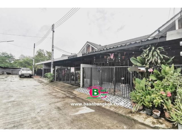 ทาวน์เฮาส์1ชั้น โครงการ อนานคร 2 เนื้อที่ 25.2 ตรว. มี 2 ห้องนอน 1 ห้องน้ำ ถ.โรจนะ-อยุธยา อ.บางปะอิน