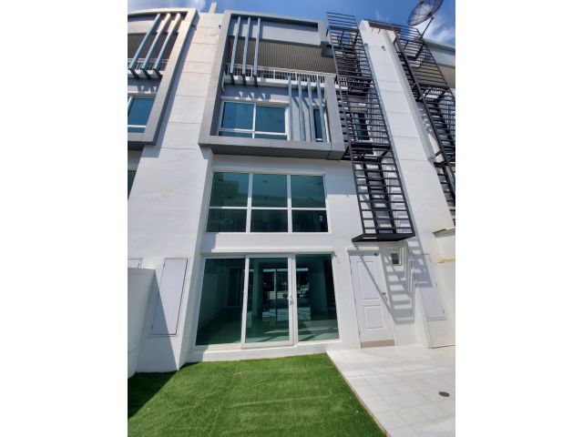 ขายทาวน์โฮม space 3ชั้นครึ่ง ลาดพร้าว 80 เหม่งจ๋าย