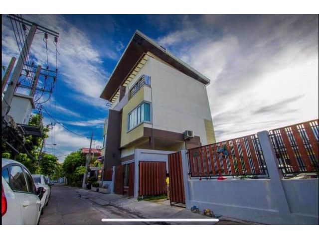 รหัสทรัพย์ 3167 ทาวน์โฮม 3 ชั้น ใจกลางเมือง ปากซอยสุโขทัย5 ถนนสุโขทัย เขตดุสิต
