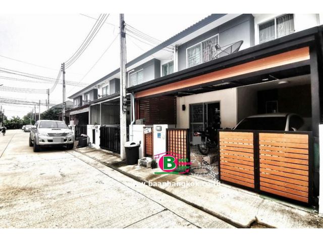 ทาวน์เฮาส์ 2 ชั้น โครงการ พฤกษานารา 99 เนื้อที่ 26.4 ตรว. มี 3 ห้องนอน 2 ห้องน้ำ ถนนโรจนะ-อยุธยา