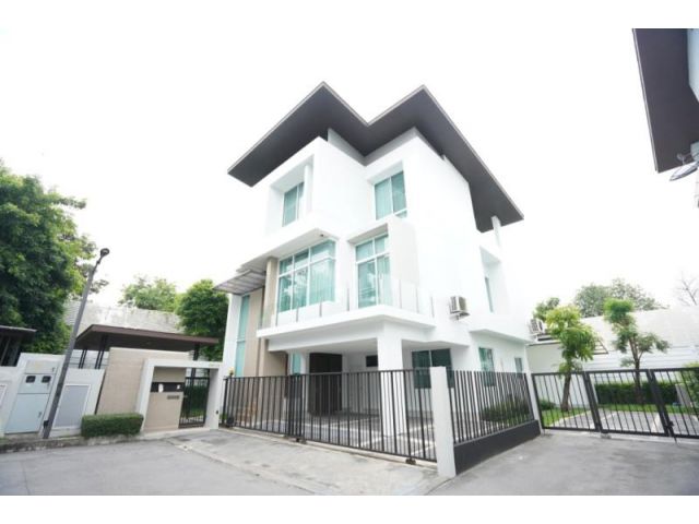 ขายบ้านเดี่ยว3ชั้น เนอวาน่า บียอนด์ พระราม 9 (Nirvana Beyond Rama 9)แบบ Kool ขนาด 99 ตร.ว. หลังมุม บ้านสวยพร้อมอยู่