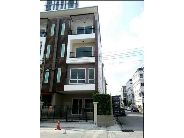 ขายทาวน์โฮม 4 ชั้นในหมู่บ้านแกรนด์เดอวิลล์