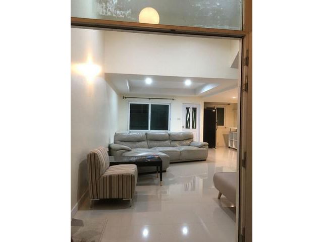 ให้เช่าทาวน์โฮม 4ชั้นครึ่ง ถนนลาดพร้าว วิภาวดี