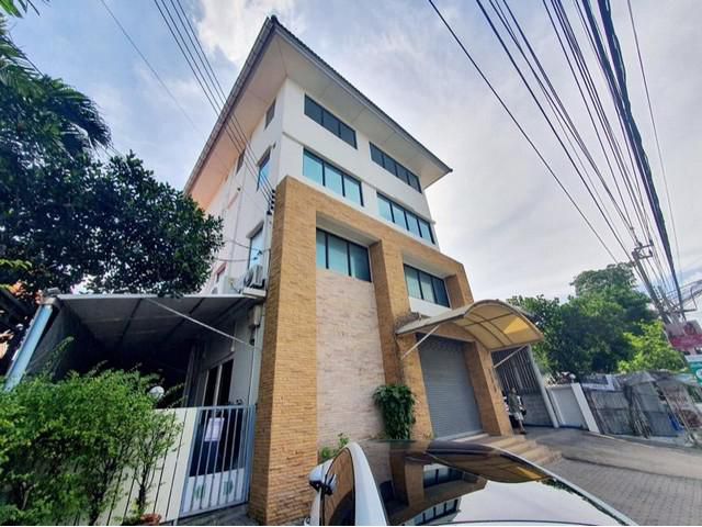 ให้เช่าอาคาร 4ชั้น ทำเลดี ถนนประดิษฐ์มนูธรรม