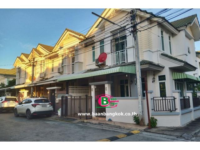 ทาวน์เฮาส์ 2 ชั้น หลังมุม โครงการ สิรภัทร 2 เนื้อที่ 29.4 ตรว. มี 4 ห้องนอน 2 ห้องน้ำ ถนนรัตนาธิเบศร์ อ.เมือง จ.นนทบุรี