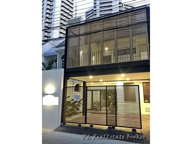 ให้เช่าทาวน์เฮ้าส์2ชั้นสุขุมวิท39 ใกล้BTSพร้อมพงษ์