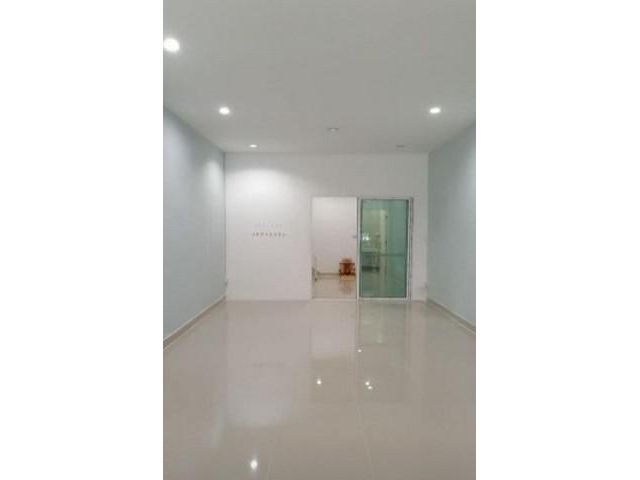 ให้เช่าอาคารพาณิชย์ 4ชั้น 1คูหา ถนนสาทร พระราม4