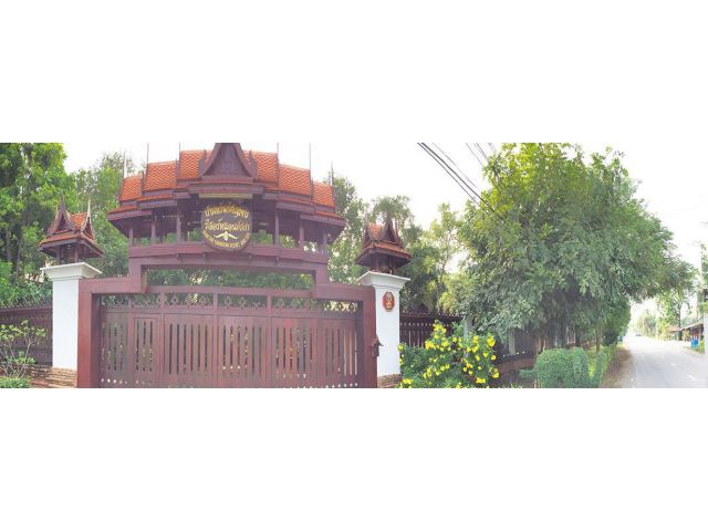 ขายที่ดินพร้อมบ้านเรือนไทย ติดแม่น้ำเจ้าพระยา เนื้อที่ 2-0-85 ไร่