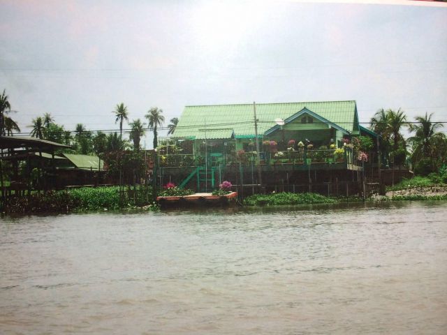 บ้านพร้อมที่ดินริมน้ำเจ้าพระยา  1-1-35 ไร่ เกาะเกร็ด ปากเกร๋ด นนทบุรี