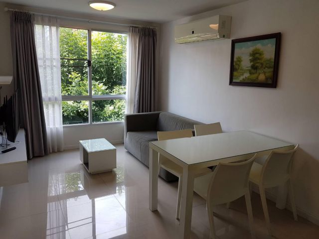 ให้เช่าด่วน !! ดีเวียง คอนโด ห้องใหญ่วิวสระ !!