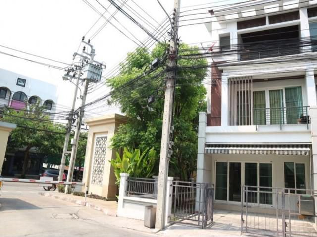รหัสทรัพย์ B1845 บ้านกลางเมือง เออร์บาเนี่ยน ลาดพร้าว เสนา ซอยลาดปลาเค้า 12