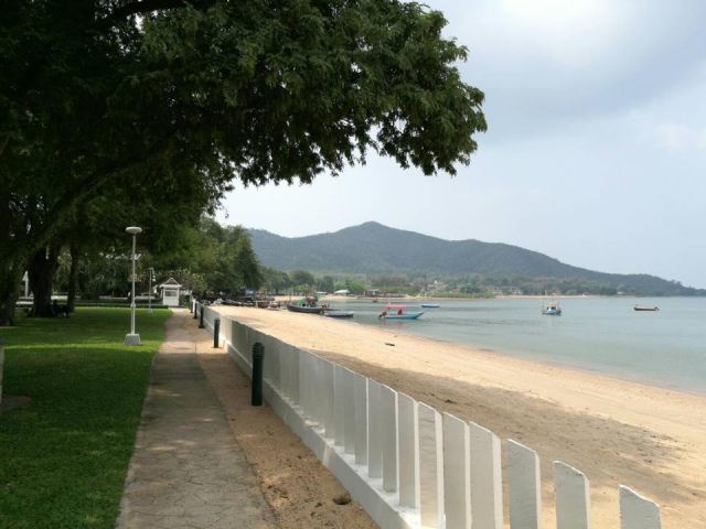 ขายคอนโด บางเสร่คอนโดมิเนียม ชั้น 1 ขนาด. 187 ตารางเมตร 2 นอน 2 น้ำ ติดทะเลหาดส่วนตัว
