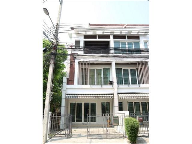 เออร์บาเนี่ยน ลาดพร้าว- เสนา 1