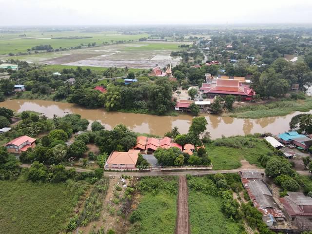 บ้านริมน้ำ 3งาน 42ตร.วา หมู่บ้านหนองกระทุ่ม