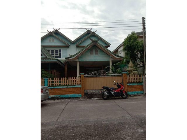 ขายบ้านหลังใหญ่2หลังติดกันในหมู่บ้านคลาสสิคโฮม 108 ตรว. ต.สุรศักดิ์ อ.ศรีราชา จ.ชลบุรี
