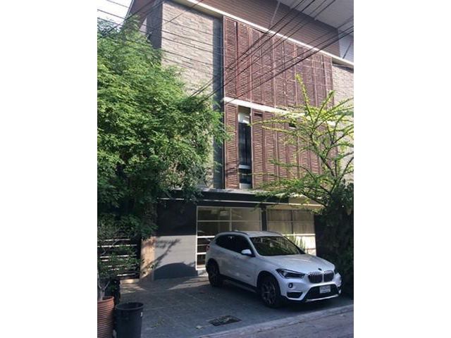 For Rent พื้นที่สำนักงาน 60 ตรม ย่านทาวน์อินทาวน์ ใกล้เลียบด่วนเอกมัยรามอินทรา