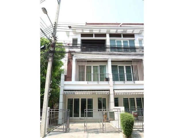 ทาวน์โฮม 3ชั้น บ้านกลางเมือง เออร์บาเนี่ยน