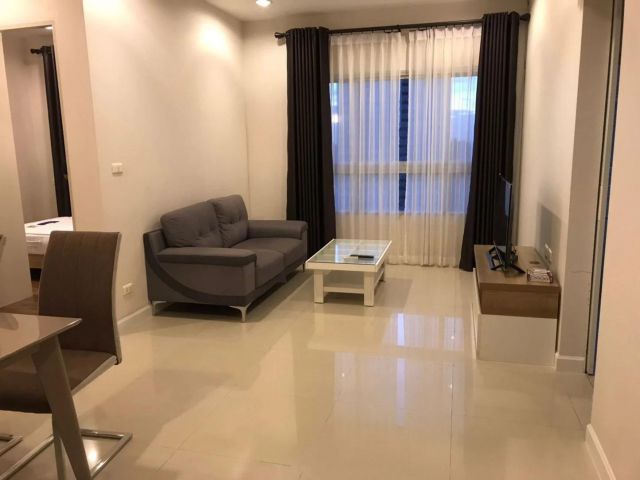 HOT PRICE ให้เช่าคอนโด Q House สาทร 2ห้องนอน  ชั้น 35  ติด BTS กรุงธนบุรี
