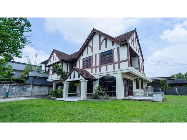 For Rent บ้านเดี่ยว 2 ชั้น มีพื้นที่สนามหญ้า ลาดพร้าว102 ใกล้อิมพีเรียลเวิลด์ บิ๊กซีลาดพร้าว เหมาะเป็นทำโฮมออฟฟิศ