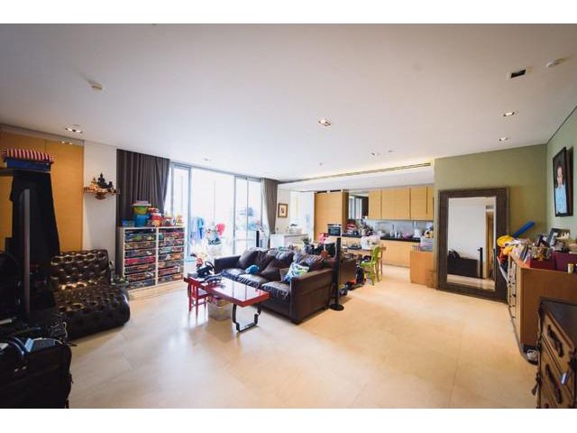 ขายคอนโดหรู ใกล้ MRT และ BTS Saladaeng Residences