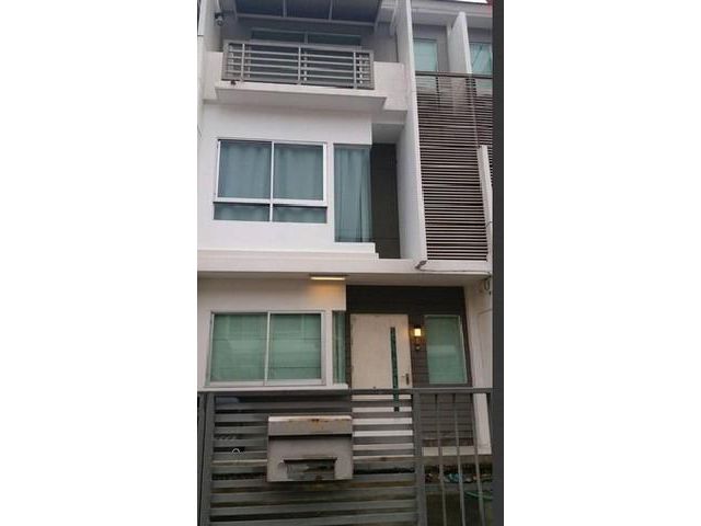 ให้เช่าทาวน์โฮม 3 ชั้น บ้านใหม่ กรุงเทพกรีฑาซอย 7