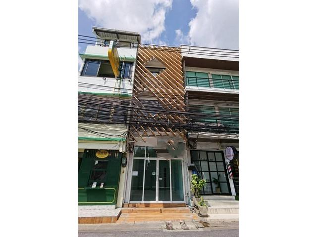 ให้เช่าอาคารพาณิชย์ 3ชั้น ถนนสีลม ใกล้BTSช่องนนทรี