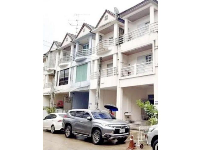 ทาวน์โฮม 3 ชั้น หมู่บ้านทาวน์อินทาวน์