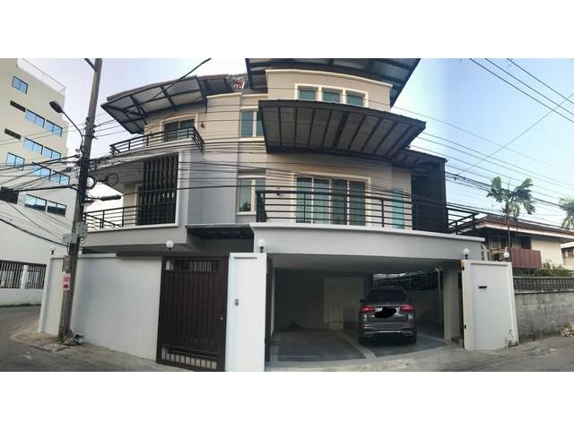 ขายบ้านเดี่ยวสวยหรูใหม่ 3 ชั้น ซอยพหลโยธิน 8