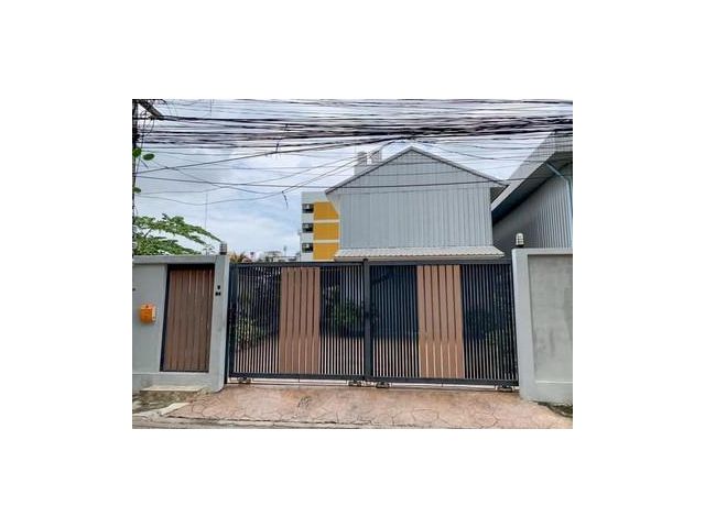 บ้านเดี่ยว 3 ชั้น พร้อมโกดัง ซ.ศรีนครินทร์ 42