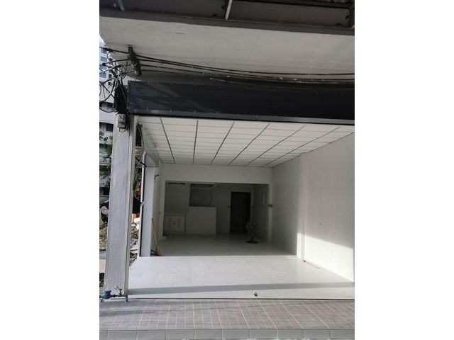 ให้เช่าอาคารพาณิชย์ 4 ชั้น รีโนเวทใหม่ ถนนลาดพร้าว