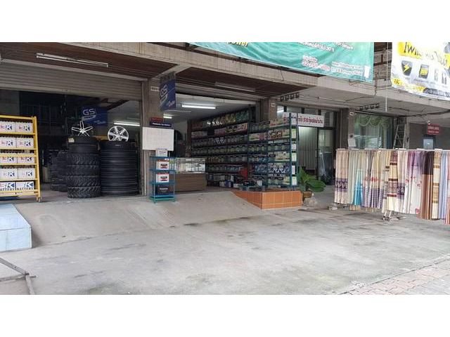 ให้เช่าอาคารพาณิชย์ 2 คูหา มีลิฟท์ขนของ ถนนออ่นนุช