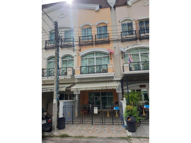ให้เช่าทาวน์เฮ้าส์ บ้านกลางเมืองเดอะปารีส พระราม9 กรุงเทพกรีฑา7 เนื้อที่ 16ตรว 3นอน 3น้ำ 16,000ต่อเดือน