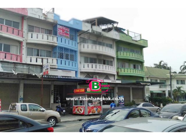 อาคารพาณิชย์ 3 ชั้น ติดถนนแหลมสะบัง-ชลบุรี (ถนนสัจจะคีรี) เนื้อที่ 28 ตรว. อ.เมือง จ.ชลบุรี