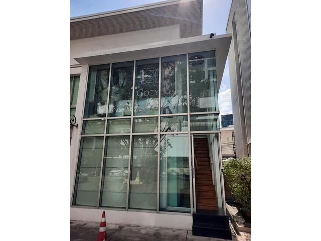 For Rent พื้นที่ ชั้น 2 ขนาด 125 ตารางเมตร สุขุมวิท39 ใกล้เอ็มควอเทียร์