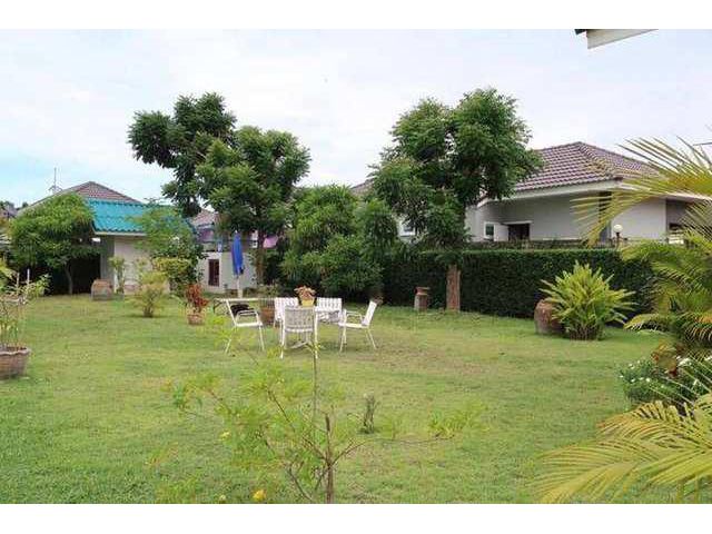 บ้านชั้นเดียว พร้อมบังกะโล 2 หลัง 348 ตรว. อ.ชะอำ