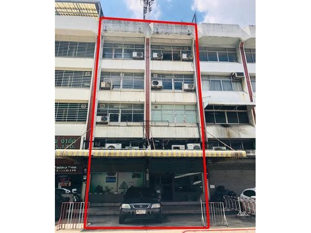 ขายอาคารพาณิชย์ 4 ชั้นครึ่ง  ซอยรัชดา 24 พร้อมตกแต่ง ห่าง 100 เมตรจาก MRT รัชดา