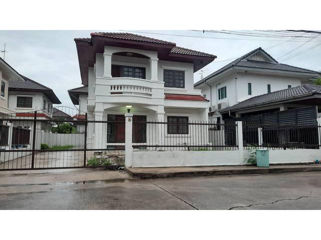 ให้เช่าบ้านเดี่ยว หมู่บ้านมณียา ต.ไทรม้า อ.เมืองนนทบุรี  54 ตรว 3นอน 2น้ำ 20,000 บาทต่อเดือน