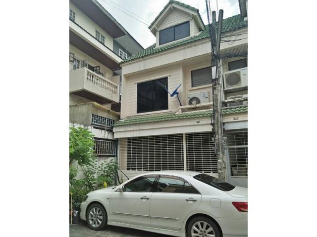 ให้เช่าทาวน์โฮม 3ชั้นบ้านรีโนเวทใหม่  ซอยลาดพร้าว69 ใกล้เลียบด่วน ,ใกล้บิ๊กซีลาดพร้าว