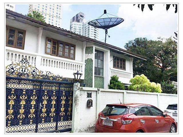 ขายบ้านเดี่ยว 2 ชั้น ซอยสุขุมวิท 26 บ้านกว้างขวาง ร่มรื่น เงียบสงบ เป็นส่วนตัว เดินทางสะดวก ใกล้รถไฟฟ้า