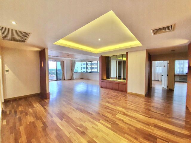 คอนโดต้องการขาย ริเวอไรน์ เพลส   พิบูลสงคราม  ตำบลสวนใหญ่ 3 ห้องนอน พร้อมอยู่ ราคาถูก