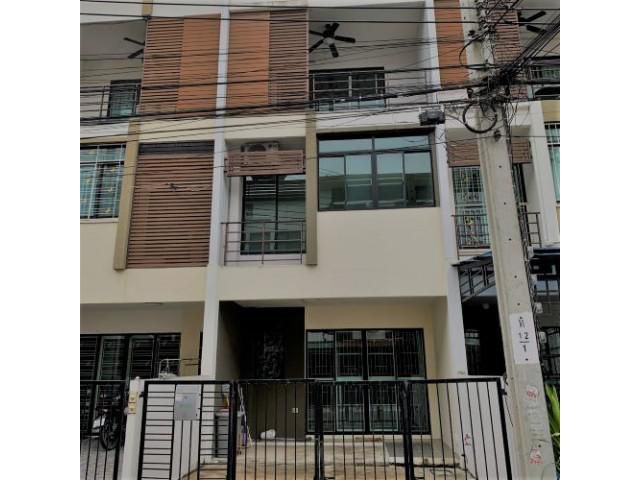 รหัสทรัพย์ B1983 ทาวน์เฮ้าส์ 3 ชั้น หมู่บ้านซิกเนเจอร์ เพชรเกษม 69