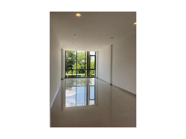 โฮมออฟฟิศ 4 ชั้น Premium Place เกษตร-นวมินทร์ 2