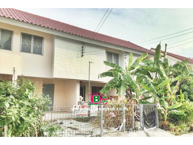 ทาวน์เฮาส์ 2 ชั้น โครงการ บ้านเอื้ออาทรรังสิตคลอง 7 เนื้อที่ 15 ตรว. ถนนรังสิต-นครนายก ธัญบุรี ปทุมฯ