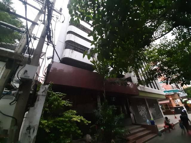 ให้เช่าอาคาร 5ชั้น 2คูหา 688 ตรม ใกล้ BTSเอกมัย