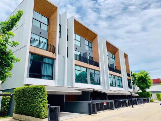 ขายทาวน์โฮม 3 ชั้น พัฒนาการ 20 บ้านสวยพร้อมอยู่  สวนหลวง