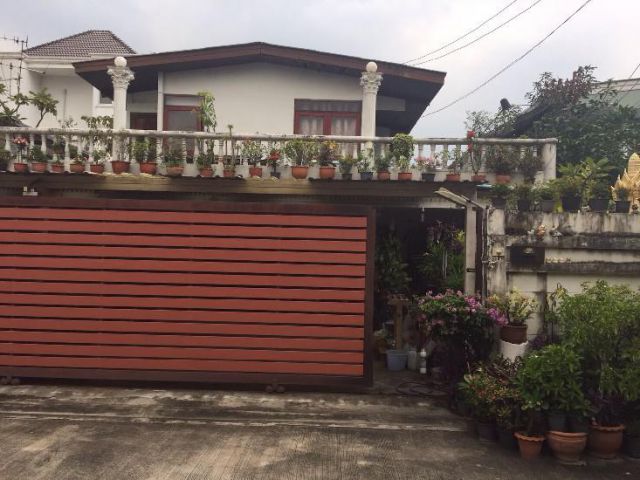 ม.เสรี 4 (2) ถนนรามคำแหง ซอย24 แยก28