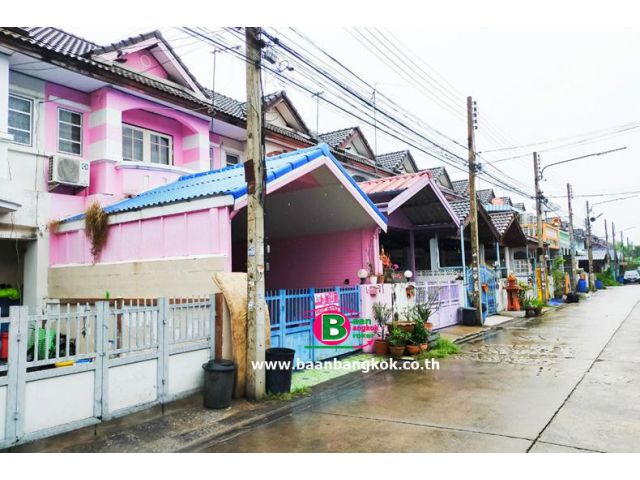 ทาวน์เฮาส์ 2 ชั้น โครงการ เมืองประชา (บางคูวัด) มี 3 ห้องนอน 2 ห้องน้ำ ถนนทางหลวงบางบัวทอง (345) อ.เมือง จ.ปทุมธานี