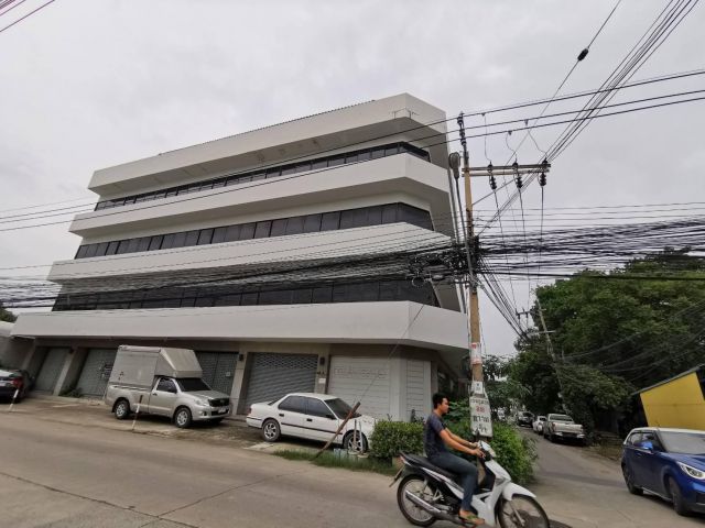 อาคารสำนักงาน 5 ชั้น 202 ตร.ว. ซ.รามอินทรา 65