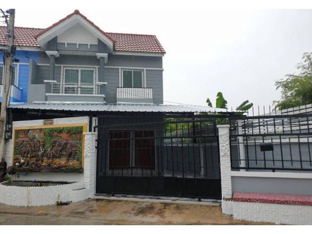 ขาย ทาวน์เฮ้าส์ หมู่บ้านทัศนีย์ แยกสันติสุข ถนนรังสิต-ปทุมฯ อ.เมืองปทุมธานี จ.ปทุมธานี