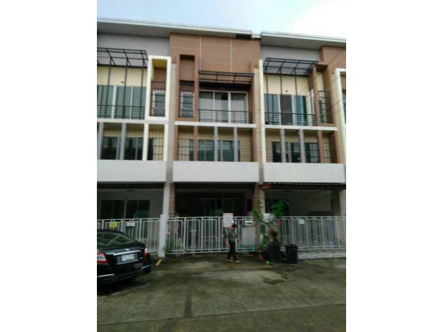 ทาวน์โฮม 3 ชั้น 21 ตรว. RK PARK ถนนหทัยราษฎร์